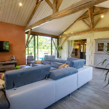 Maison Spacieuse Avec Piscine Chauffee, Grand Jardin Et Equipements Bebe En Dordogne - Fr-1-616-267 Lantställe *