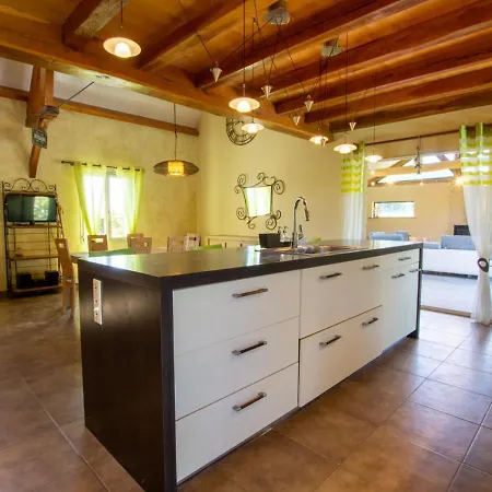 Maison Spacieuse Avec Piscine Chauffee, Grand Jardin Et Equipements Bebe En Dordogne - Fr-1-616-267 *