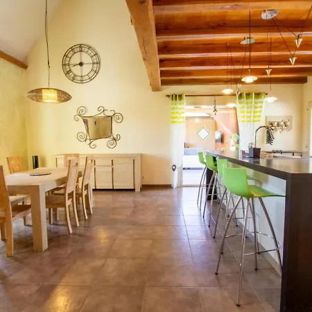 Maison Spacieuse Avec Piscine Chauffee, Grand Jardin Et Equipements Bebe En Dordogne - Fr-1-616-267